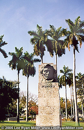 Monument to Abe Lincoln University of Pittsburghs Semester at Sea program - Lee Ryan Millers Cuba Journal and Pictures.